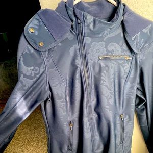 Lululemon jacket like new condition-Beautiful navy